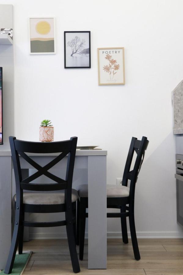 Comfy Studio At 'Mangalem21 Complex' Parking-Wifi-Ac-View Tirana Exterior photo